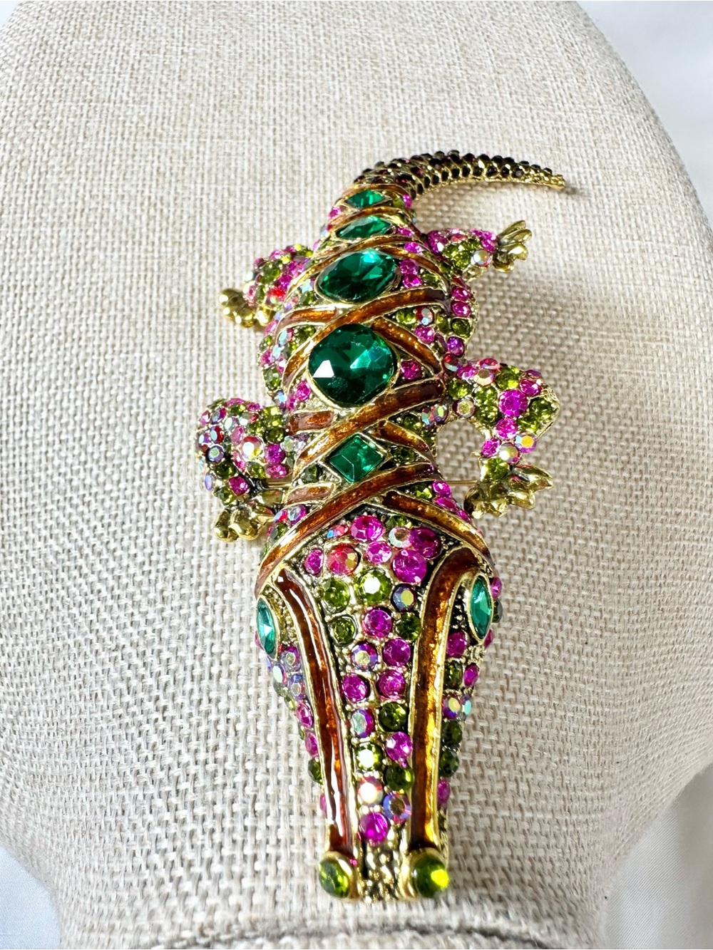 Chunky 5” Gold-Tone Green & Pink Crystal Alligator Brooch (High Quality/Weight) - Picture 9 of 13